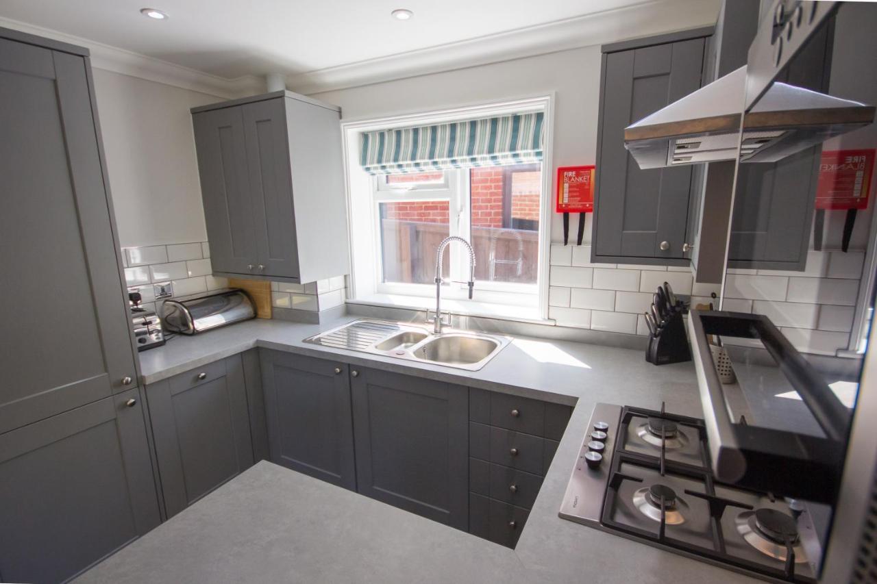 The Lakes Rookley Exterior foto A modern kitchen