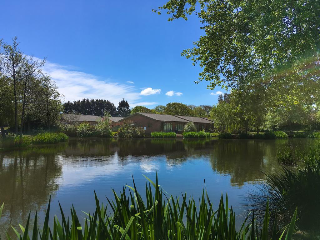 The Lakes Rookley Exterior foto The lake at the centre of the village