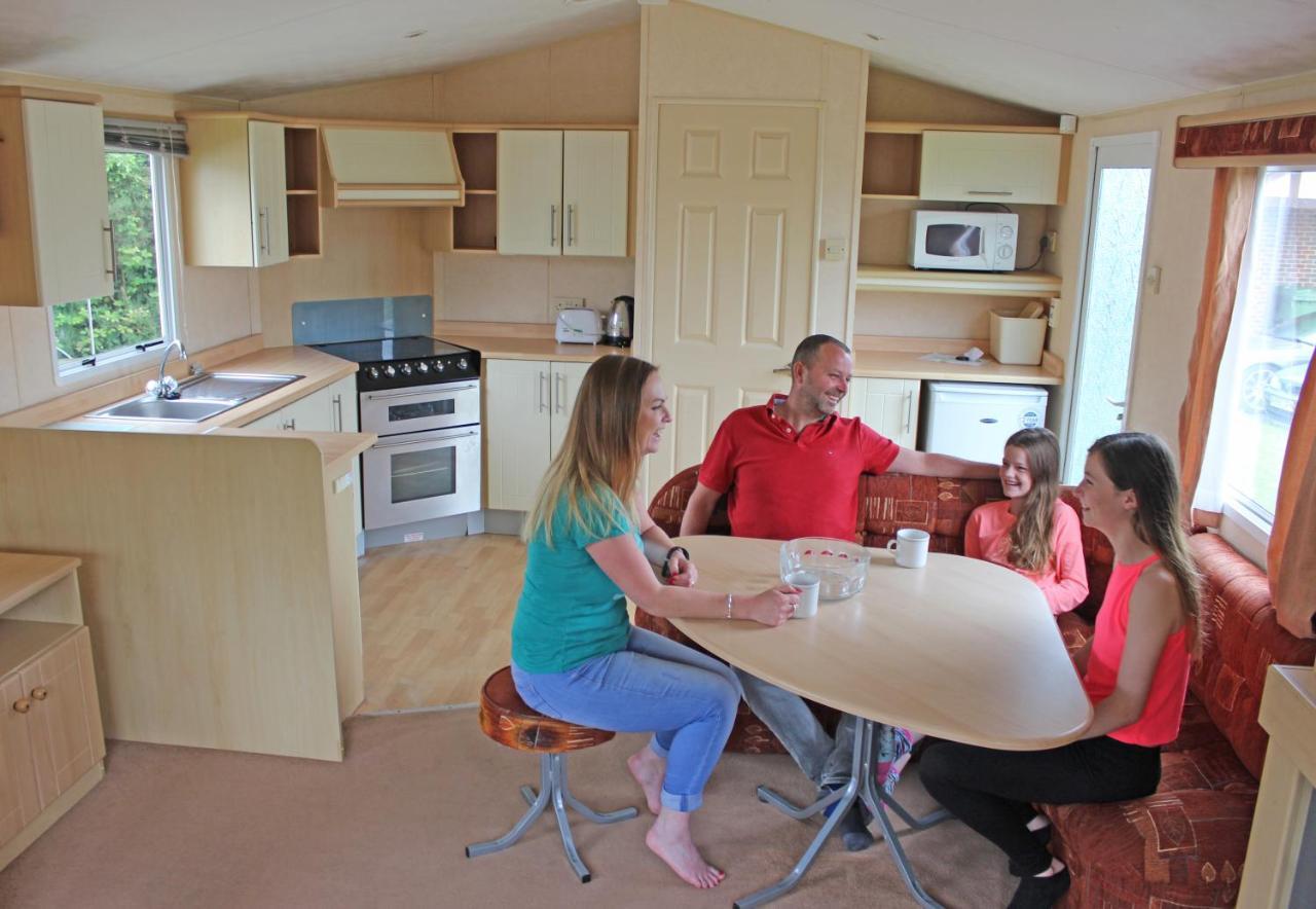 The Lakes Rookley Habitación foto Interior of a static