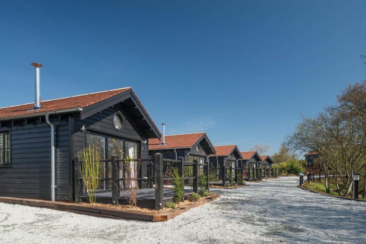 The Lakes Rookley Exterior foto The new lodges at the park